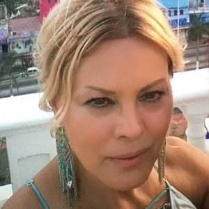 Meet your Posher, Adela